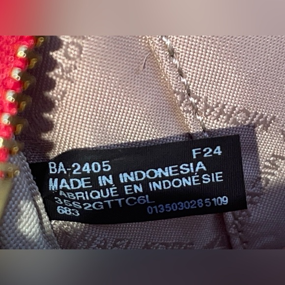 MICHAEL KORS Jet Set Medium Leather Crossbody Bag with Case for airpods NWT - Picture 12 of 13